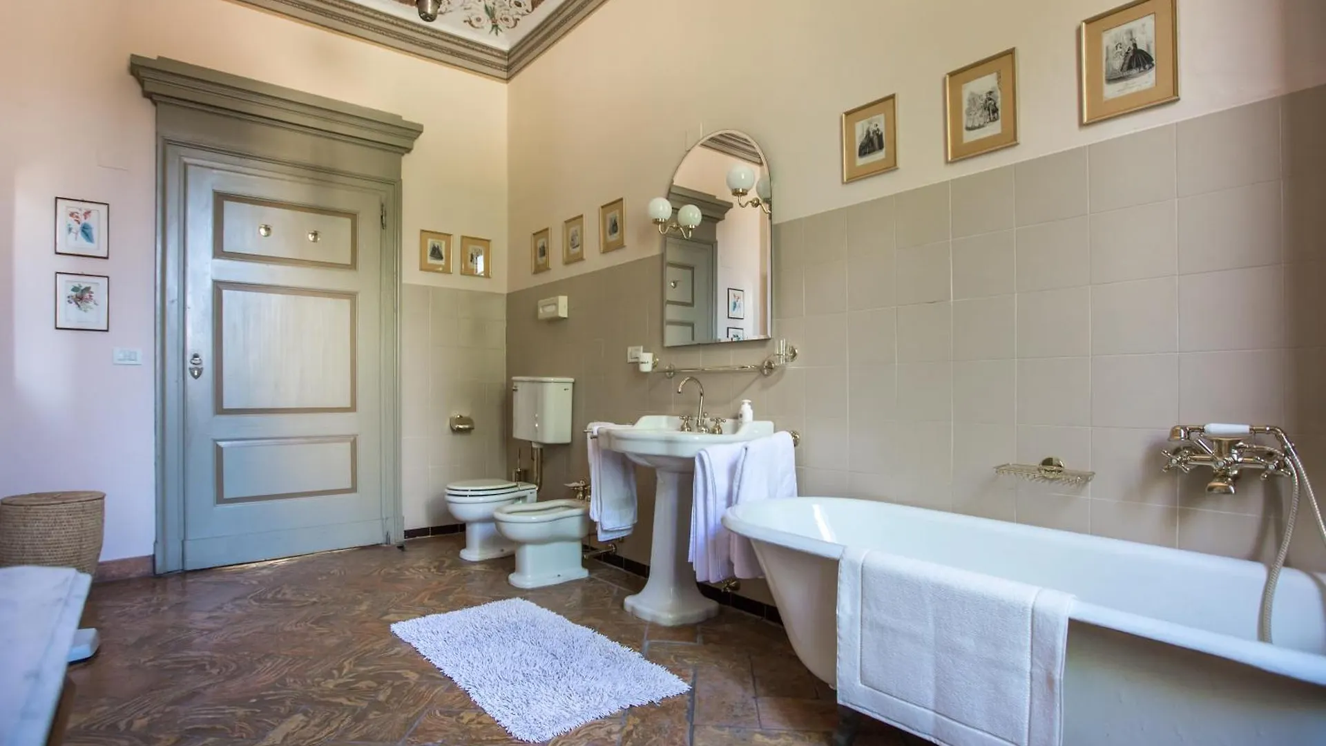Apartamento Palazzo Salis - La Dimora Del Conte Tirano Italia
